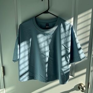 NWOT quick dry crop top.